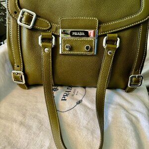 Prada Olive Green Leather Tote (on depop @nebulaoasis for less) !!